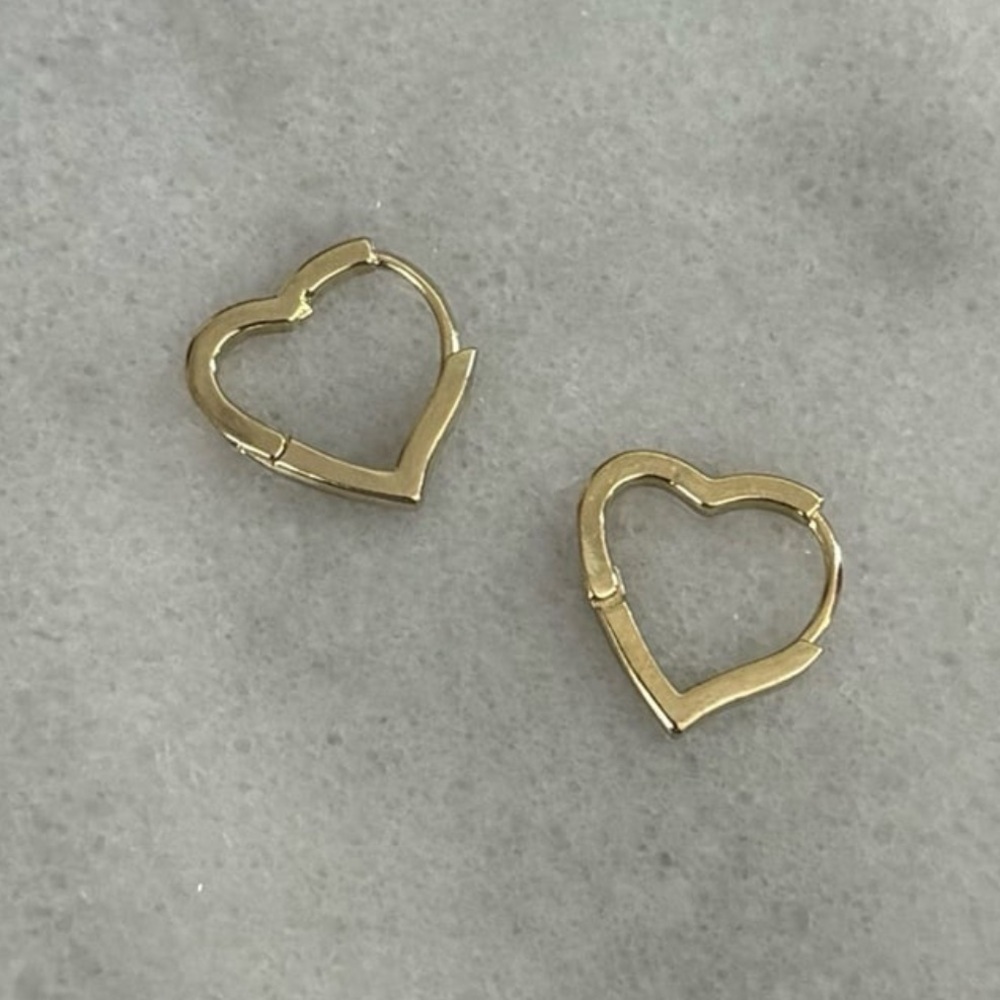 Gold Heart Shaped Huggie Hoop Earrings Brand New - Picture 1 of 5